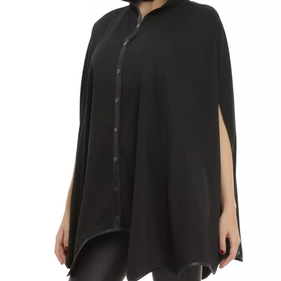 HOT TOPIC | RARE Hooded Bat Cape *EUC* - Picture 9 of 13